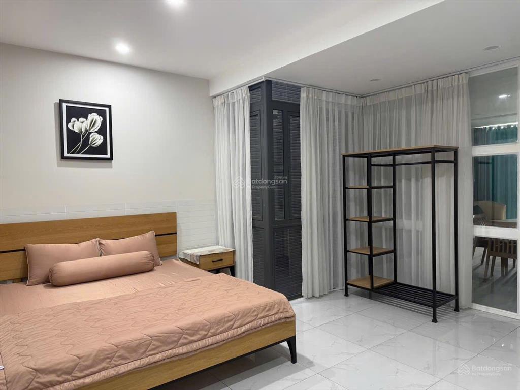 Cho thuê nhà unitown, 1 trệt, 4 lầu, 6 phòng ngủ, giá 42tr/tháng