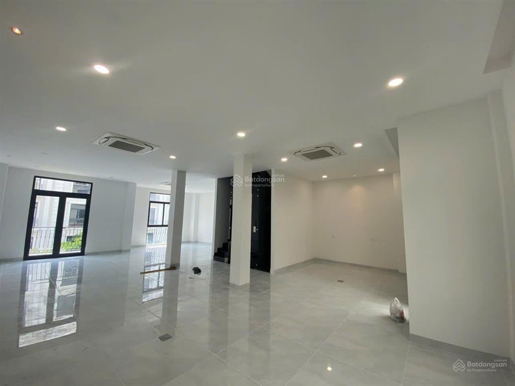 Nhà phố manhattan glory 24,2 tỷ 148m2 sổ hồng sẵn, đang cho thuê 40 triệu/tháng,