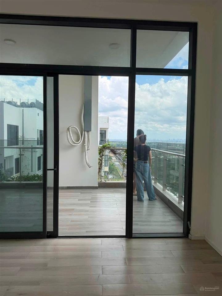 Căn penthouse lumière 208m2, 4pn, không gian rộng rãi, có sổ, hđ thuê 30tr/tháng, chỉ 14 tỷ