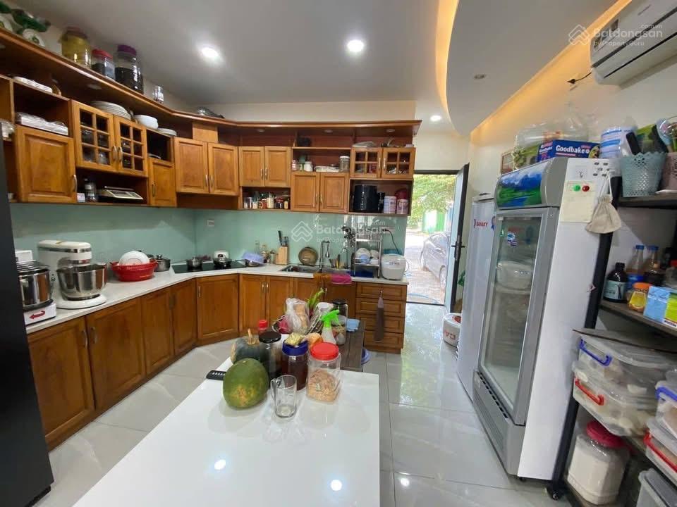 Cần bán nhà 1 trệt 2 lầu hẻm thông xe tải gần chợ đầu mối thủ đức phường tam bình