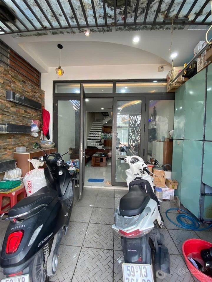 Cần bán nhà 1 trệt 2 lầu hẻm thông xe tải gần chợ đầu mối thủ đức phường tam bình