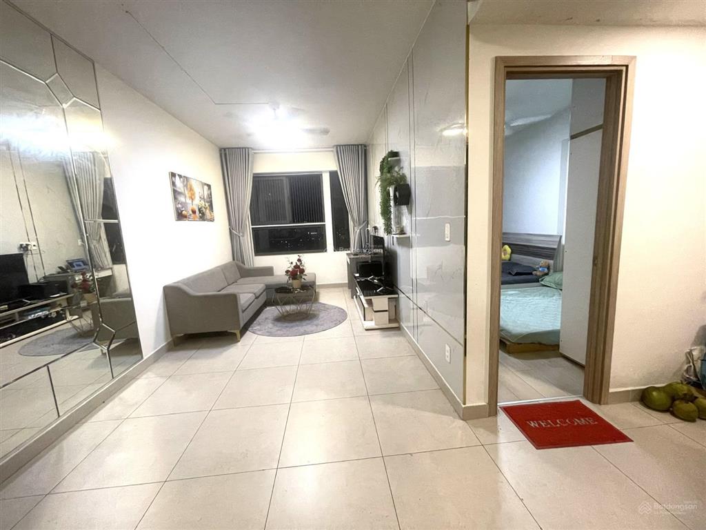 Cần bán gấp căn hộ 2pn 2wc hướng đông nam view hồ bơi tầng cao thoáng mát