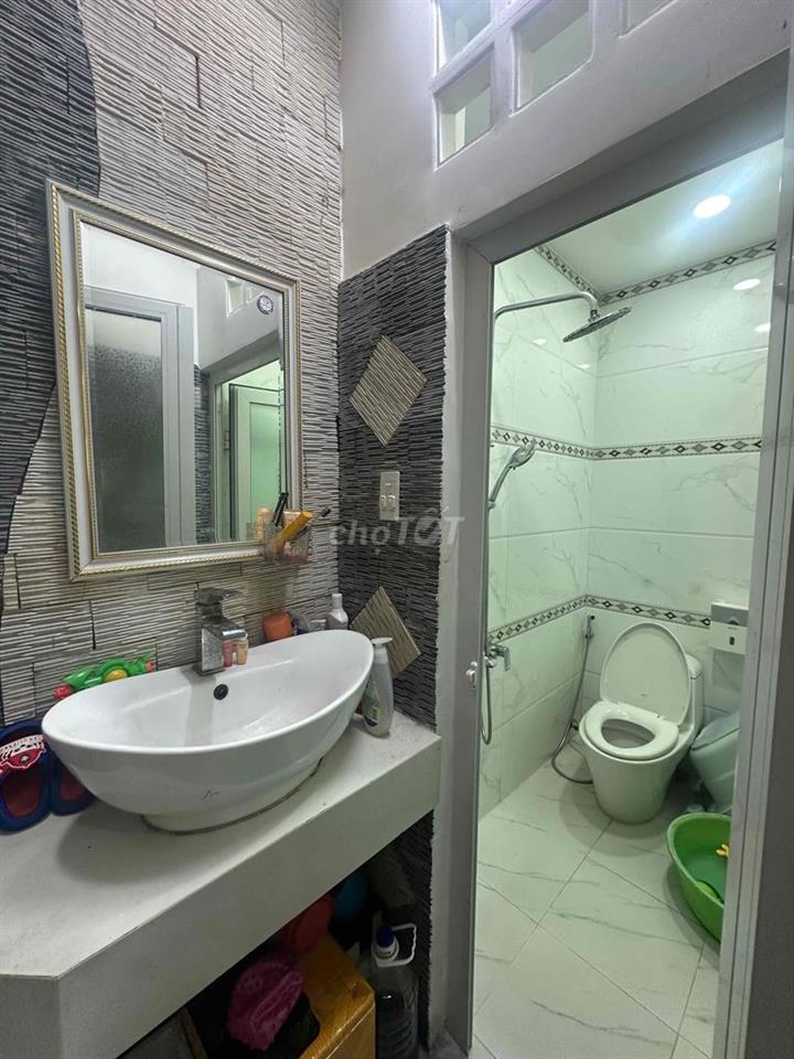Cho Thuê Nhà 5PN , 5 WC , DTSD 205 m2 , LK Aeon .