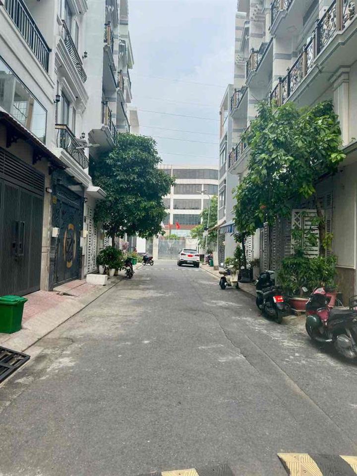 Cho Thuê Nhà 5PN , 5 WC , DTSD 205 m2 , LK Aeon .
