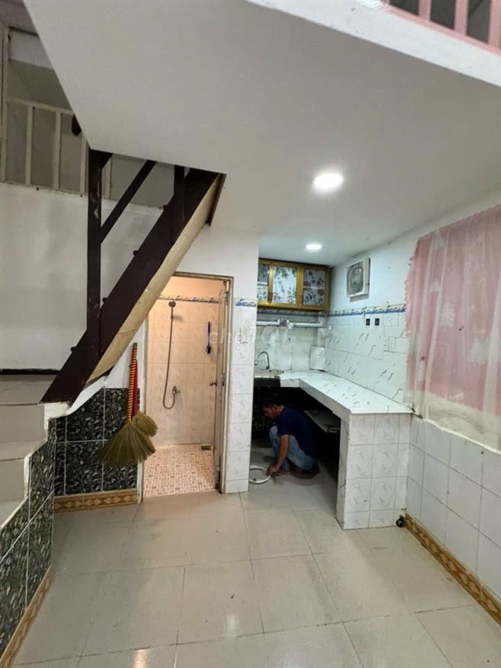 Cho thuê  nguyên căn nhà cấp 4 hẻm 49 ,quận 4 ,đường Khánh Hội