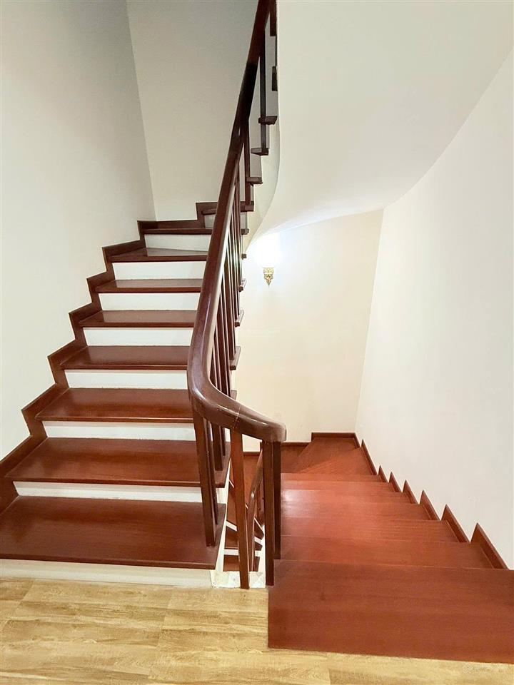 Bán gấp nhà quận đống đa  oto tránh, kinh doanh đa dạng, 46m2 x 5 tầng, nhà đẹp, full nội thất.