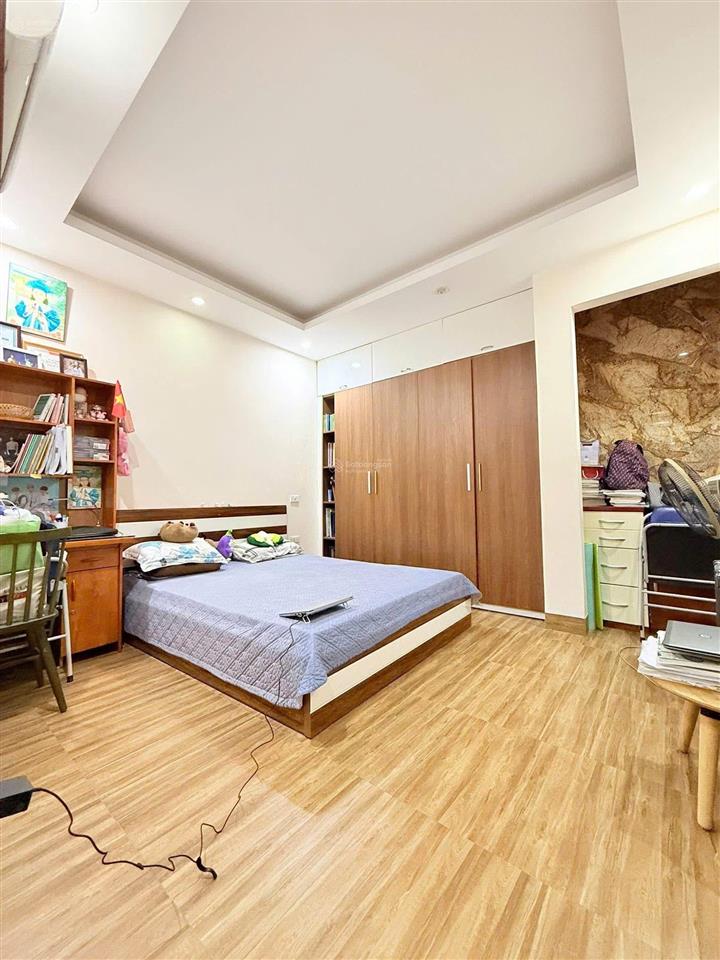 Bán gấp nhà quận đống đa  oto tránh, kinh doanh đa dạng, 46m2 x 5 tầng, nhà đẹp, full nội thất.