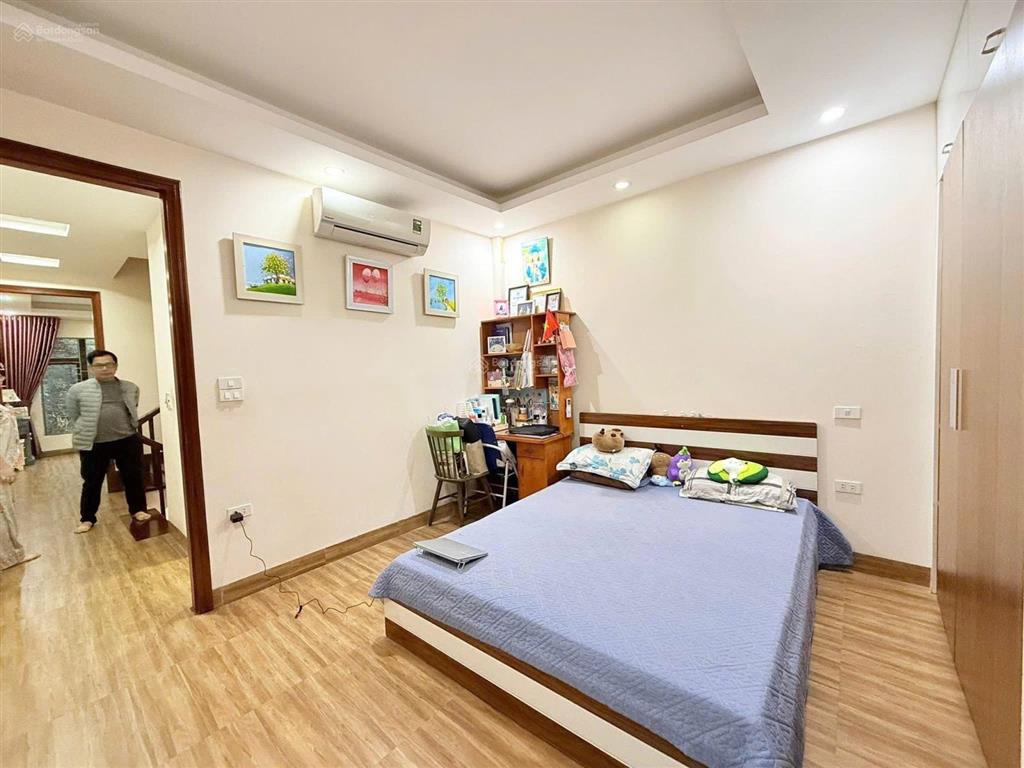 Bán gấp nhà quận đống đa  oto tránh, kinh doanh đa dạng, 46m2 x 5 tầng, nhà đẹp, full nội thất.