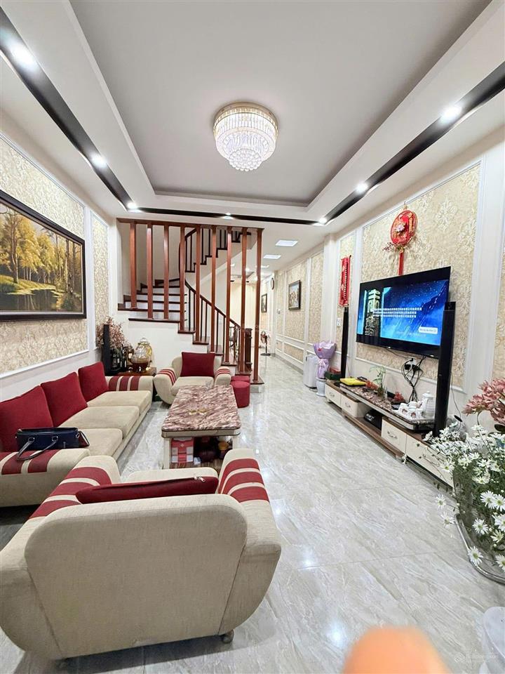 Bán gấp nhà quận đống đa  oto tránh, kinh doanh đa dạng, 46m2 x 5 tầng, nhà đẹp, full nội thất.