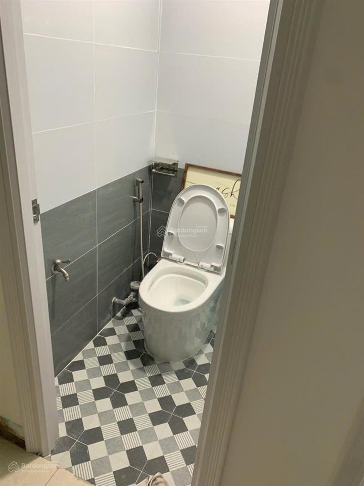 Bán chung cư thanh niên  đường bàu cát 2, tân bình, dt 53m2/2pn+2wc. giá 2 tỷ 6, sổ hồng riêng.