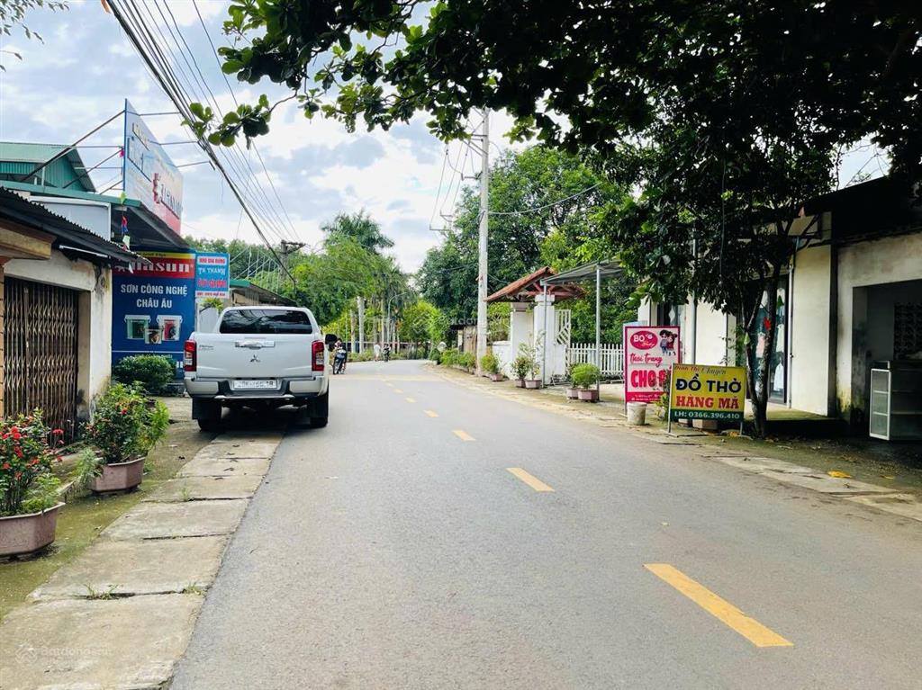 Tài chính hơn 3tỷ có ngay 100m2 [ lô góc ba mặt tiền] đường nhựa kinh doanh
