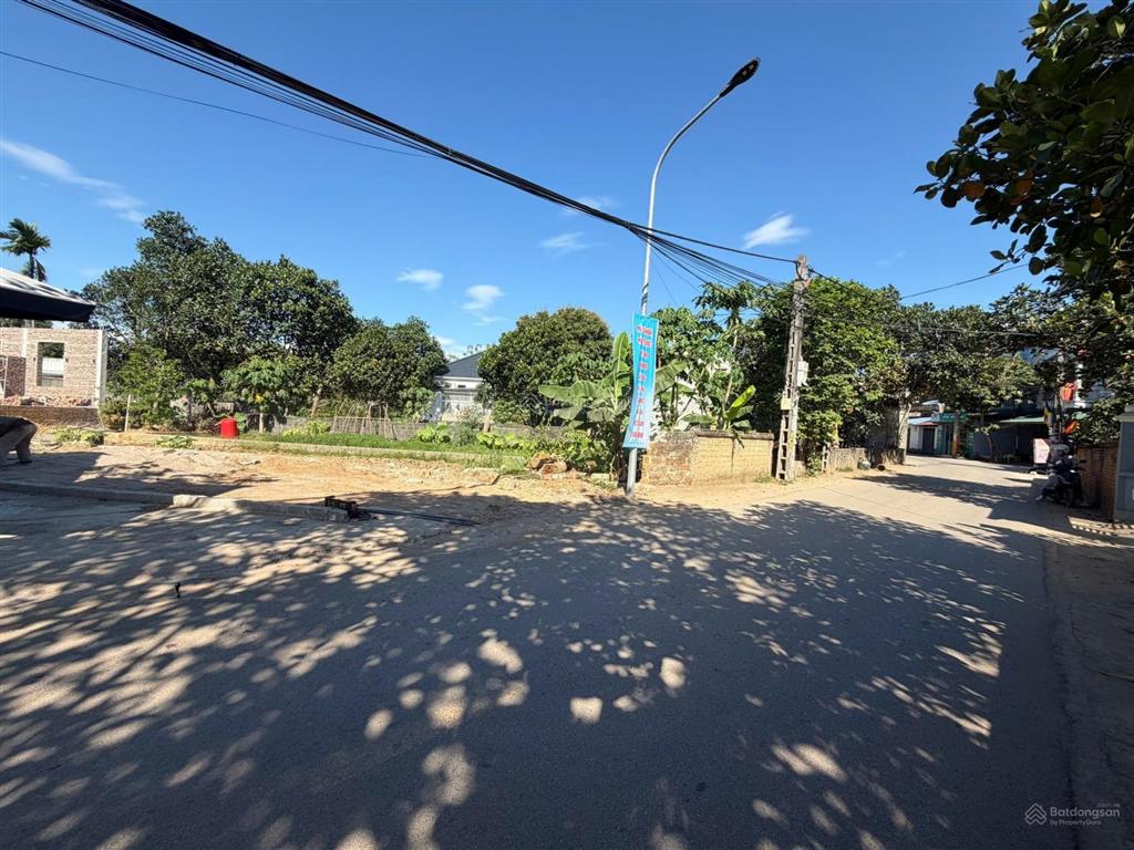 Tài chính hơn 3tỷ có ngay 100m2 [ lô góc ba mặt tiền] đường nhựa kinh doanh