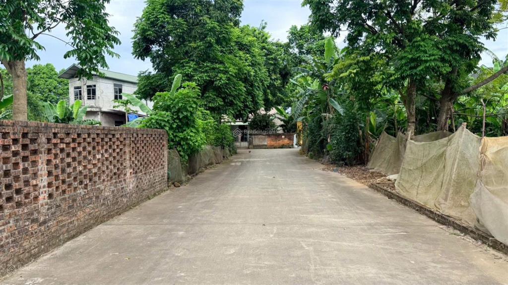 Đất dân cắt ra bán 190m full thổ cư mặt tiền rộng 11m