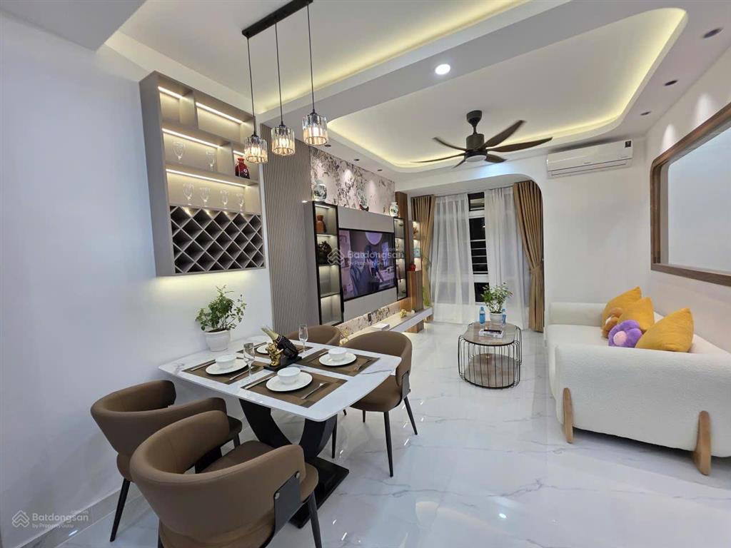 Bán căn 3pn, 2wc sky garden 3 mới decor giá siêu rẻ chỉ 6.550 tỷ có hđ thuê 30 triệu ổn định