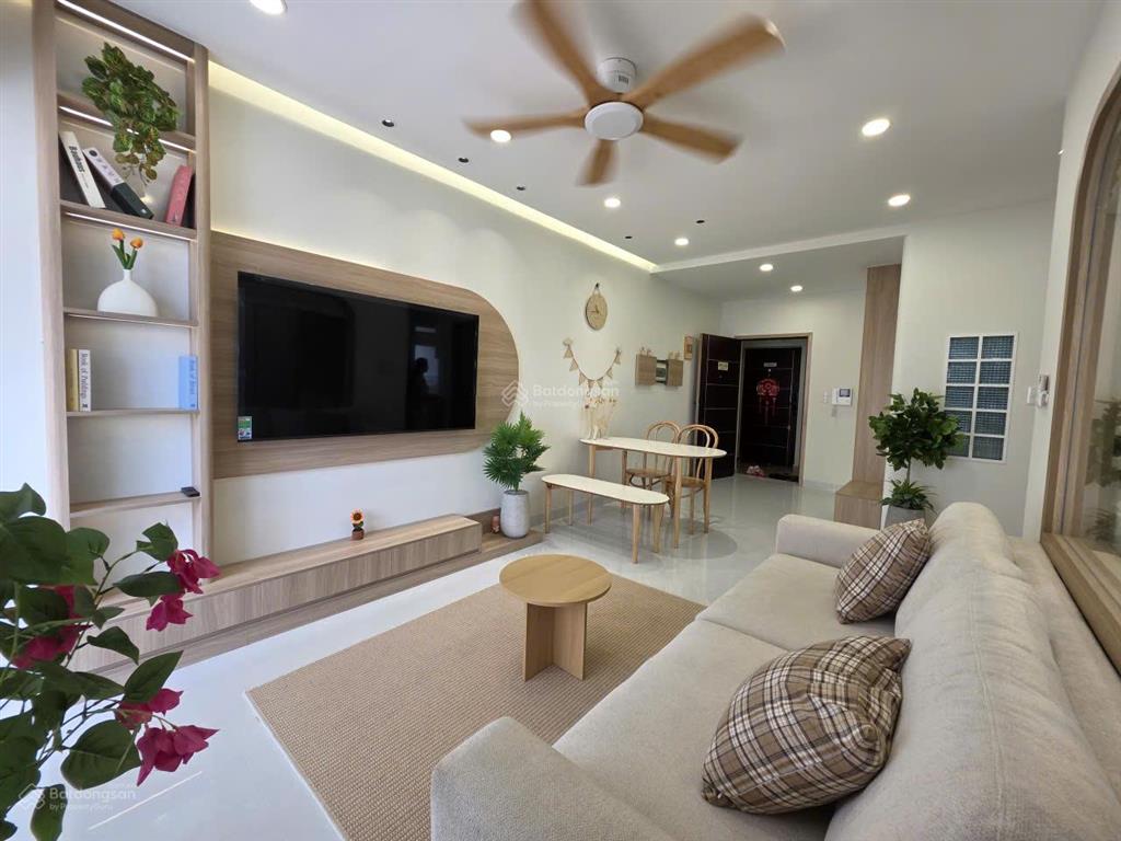 Bán và cho thuê căn góc 3pn2wc sky garden 3  phú mỹ hưng chỉ 6,6 tỷ