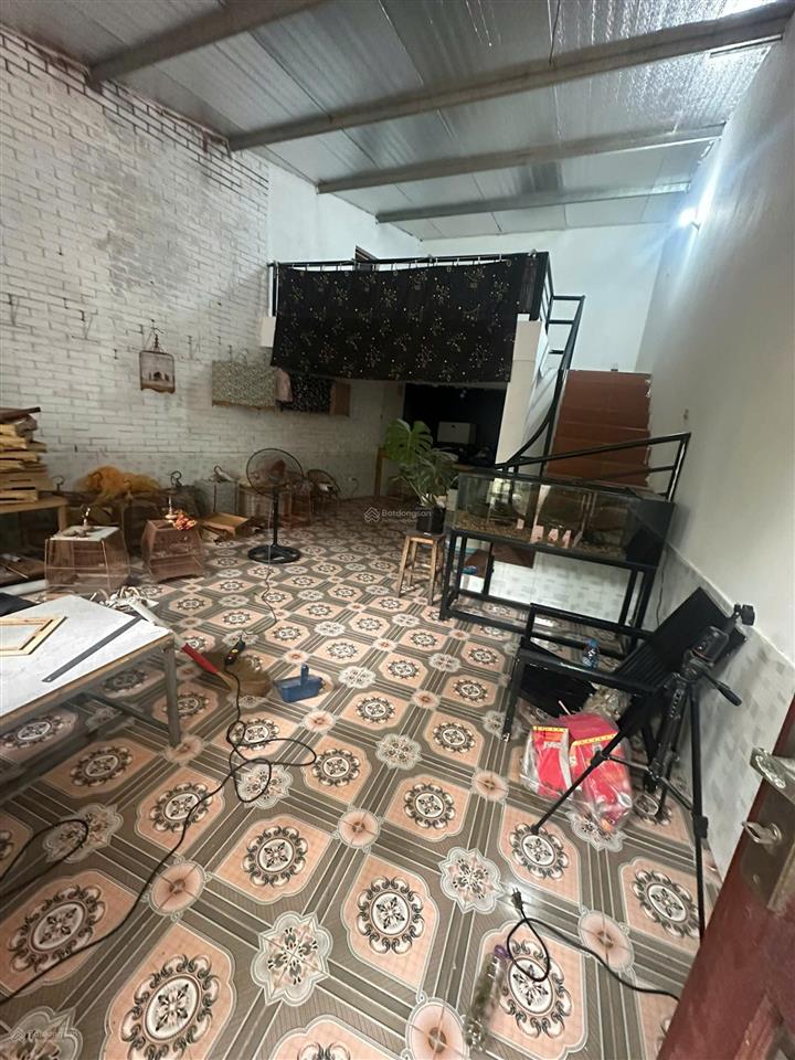 Cho thuê nhà riêng ngõ 152 âu cơ, tây hồ, có gác xép, sân vườn, giá chỉ 5 triệu/ tháng