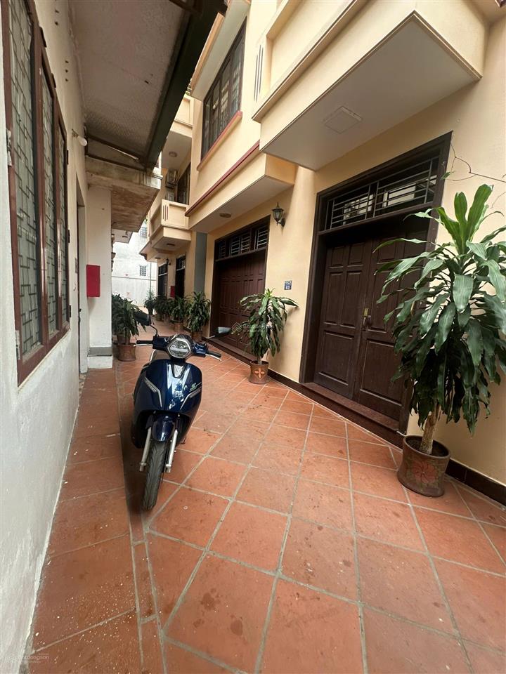 Cho thuê nhà riêng ngõ 152 âu cơ, tây hồ, có gác xép, sân vườn, giá chỉ 5 triệu/ tháng