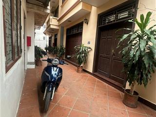 Cho thuê nhà riêng ngõ 152 âu cơ, tây hồ, có gác xép, sân vườn, giá chỉ 5 triệu/ tháng
