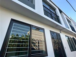 Chủ nhà cho thuê thuê nhà 2 tầng ngõ 374/20 âu cơ, tây hồ, nhà mới xây, tiện ích đầy đủ