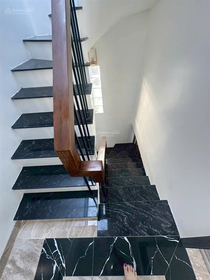 Chủ nhà cho thuê thuê nhà 2 tầng ngõ 374/20 âu cơ, tây hồ, nhà mới xây, tiện ích đầy đủ