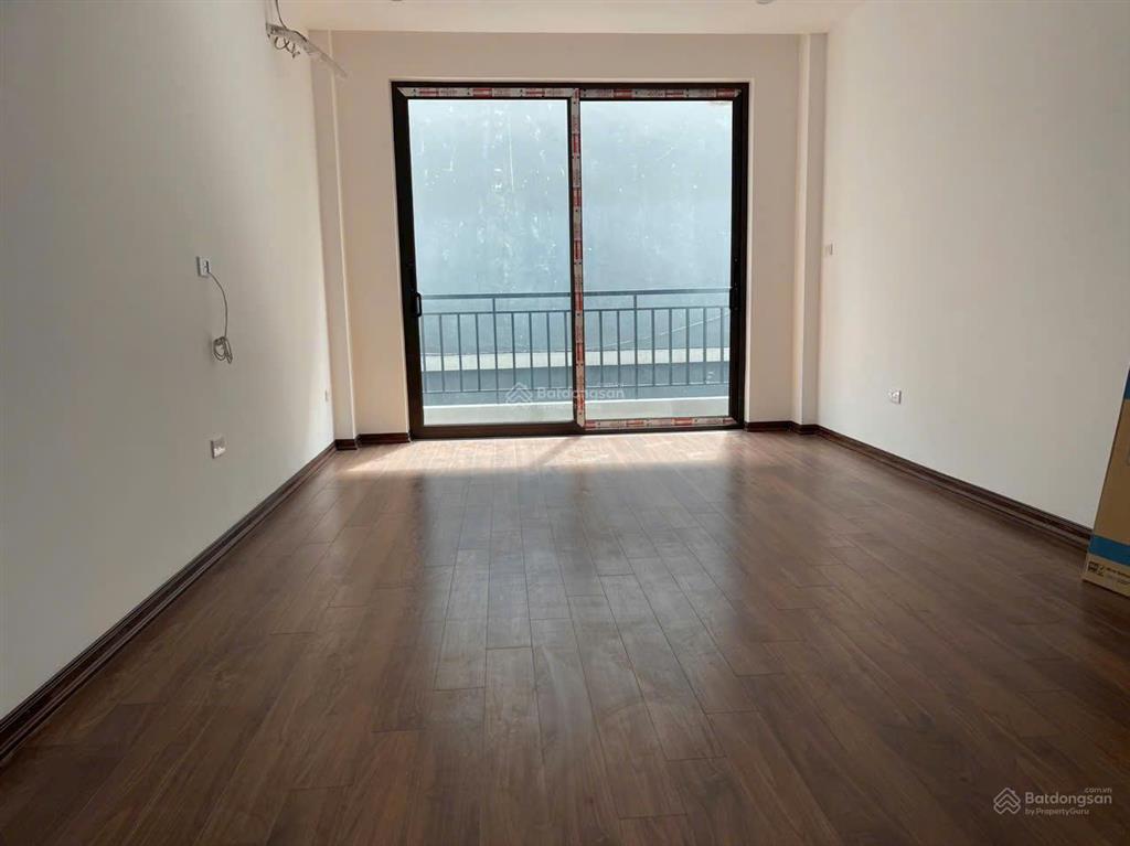 Cho thuê nhà số 18c ngõ 406 âu cơ, p hồng hà, 35m2, 6 tầng, mới xây có thang máy, vào ở ngay