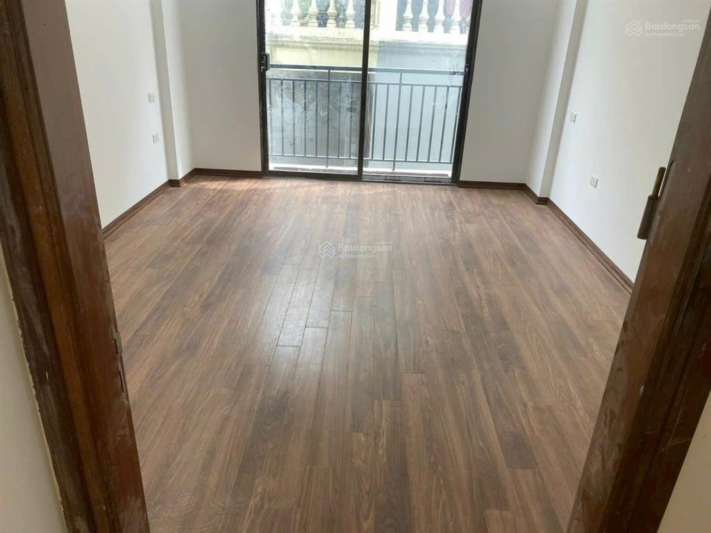 Cho thuê nhà số 18c ngõ 406 âu cơ, p hồng hà, 35m2, 6 tầng, mới xây có thang máy, vào ở ngay