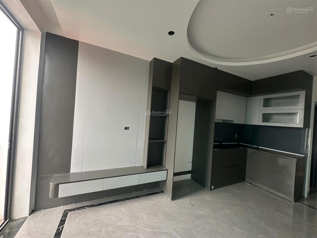 Cho thuê nhà số 18c ngõ 406 âu cơ, p hồng hà, 35m2, 6 tầng, mới xây có thang máy, vào ở ngay