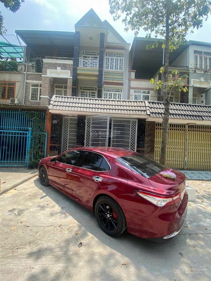 Chủ ngộp bank bán gấp nhà 1 trệt 2 lầu mặt tiền d17a, phường thới hòa ngay khu mỹ phước 1 gần chợ