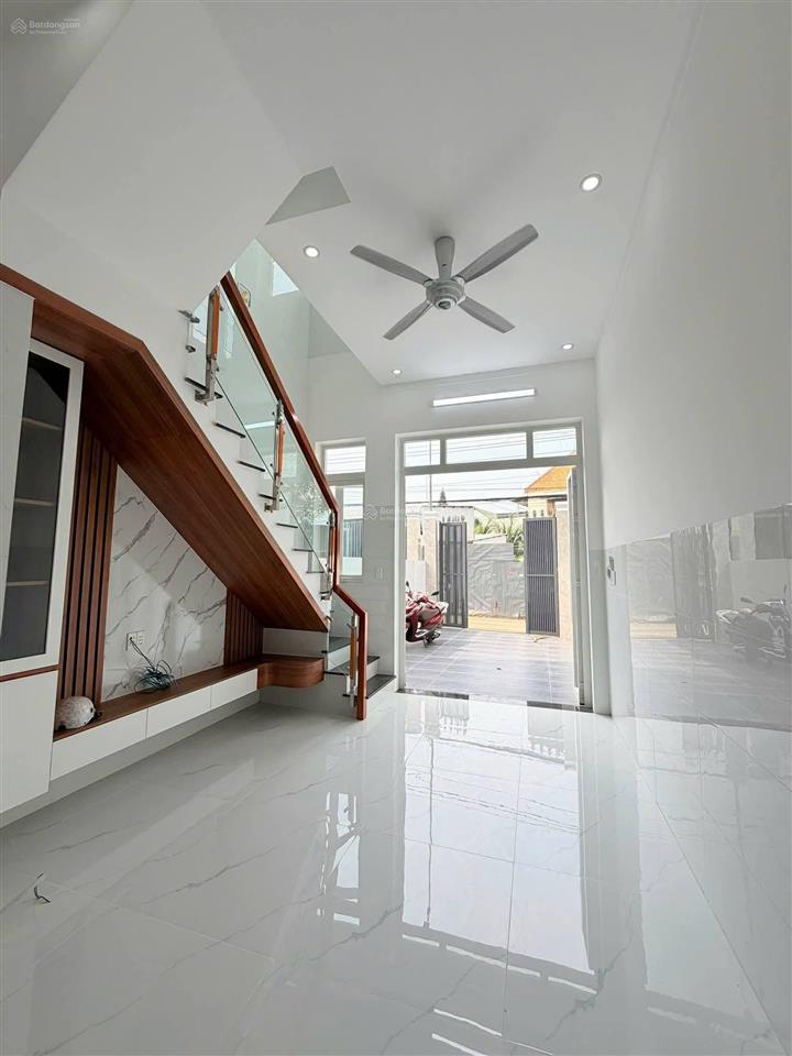 Bán nhà mới xây 1 trệt 1 lầu nằm ngay ngã 4 sở sao phường định hòa cách nguyễn văn thành vào 50m
