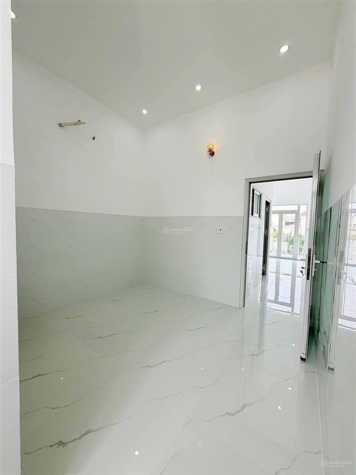 Bán nhà mới xây 1 trệt 1 lầu nằm ngay ngã 4 sở sao phường định hòa cách nguyễn văn thành vào 50m