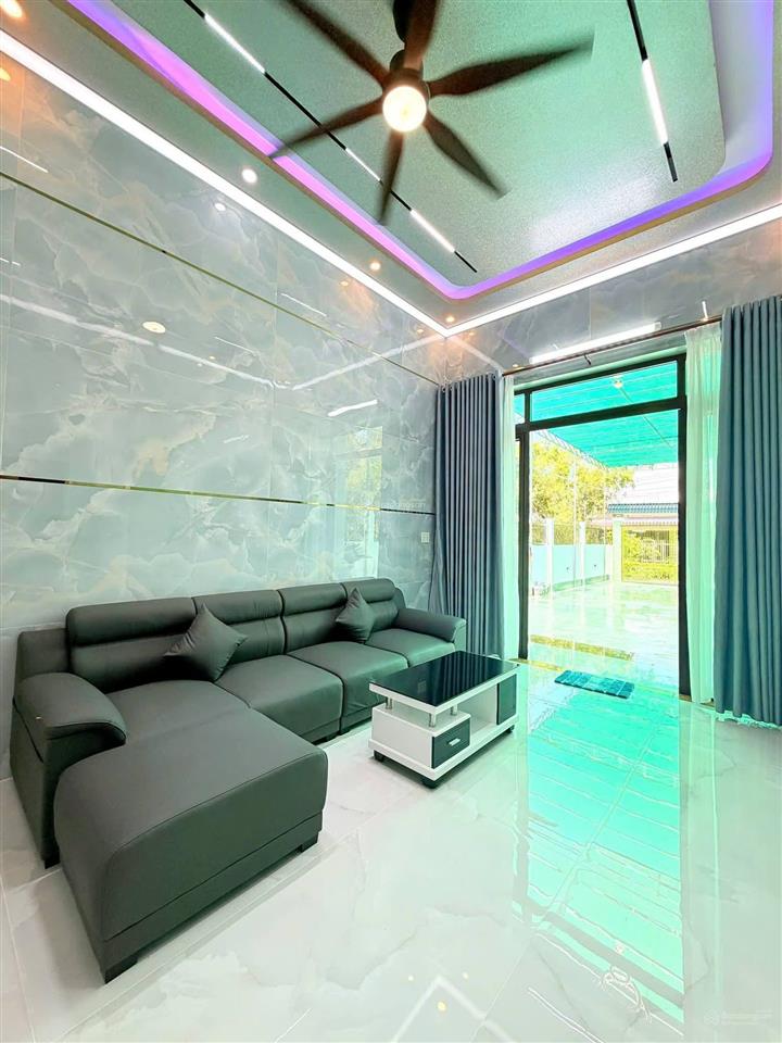 Bán nhà mặt tiền dx72 phường định hòa đường thông dân cư đông kín ngang 10m đẹp giá rẻ