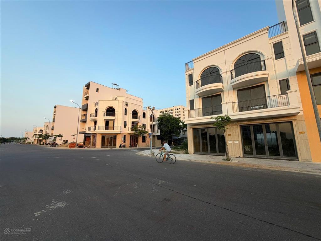 Em còn một số căn nhà phố tại khu đô thị vcn phước long 2 nha trang, giá chỉ 8,9 tỷ