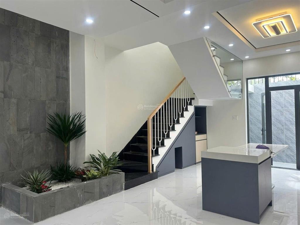 Cần bán nhà 3 tầng đường bùi phùng (b1 cũ)  kđt vcn phước hải  nhà đã hoàn công  11,7 tỷ