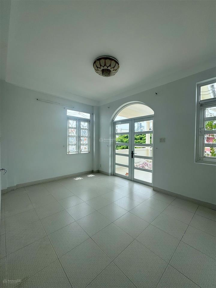 Cần bán nhà 5 tầng mặt tiền đường trần bình trọng  cạnh đường hồng bàng, nha tranggiá tốt 15 tỷ