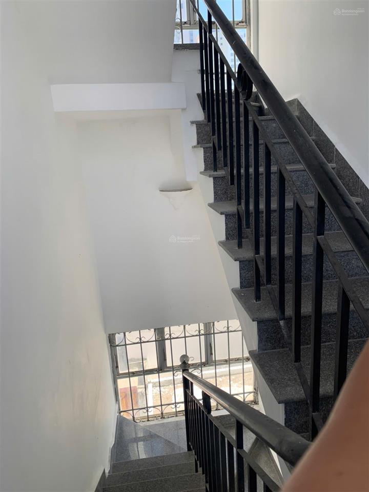 Cần bán tòa nhà căn hộ 7 tầng phố tây tuệ tĩnh vị trí vàng, ngay sát biển trần phú, nha trang
