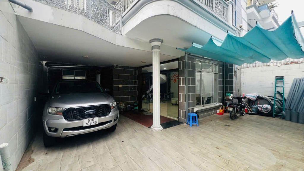 24 Tỷ! Bán Khuôn Đất Xây Cao Hẻm Xe Hơi Ngay Vincom Nguyễn Xí - 10x16m CN: 160m2