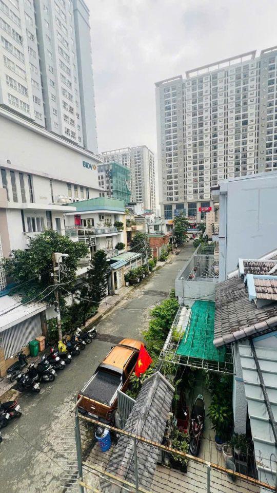 24 Tỷ! Bán Khuôn Đất Xây Cao Hẻm Xe Hơi Ngay Vincom Nguyễn Xí - 10x16m CN: 160m2