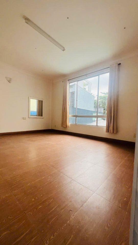 24 Tỷ! Bán Khuôn Đất Xây Cao Hẻm Xe Hơi Ngay Vincom Nguyễn Xí - 10x16m CN: 160m2