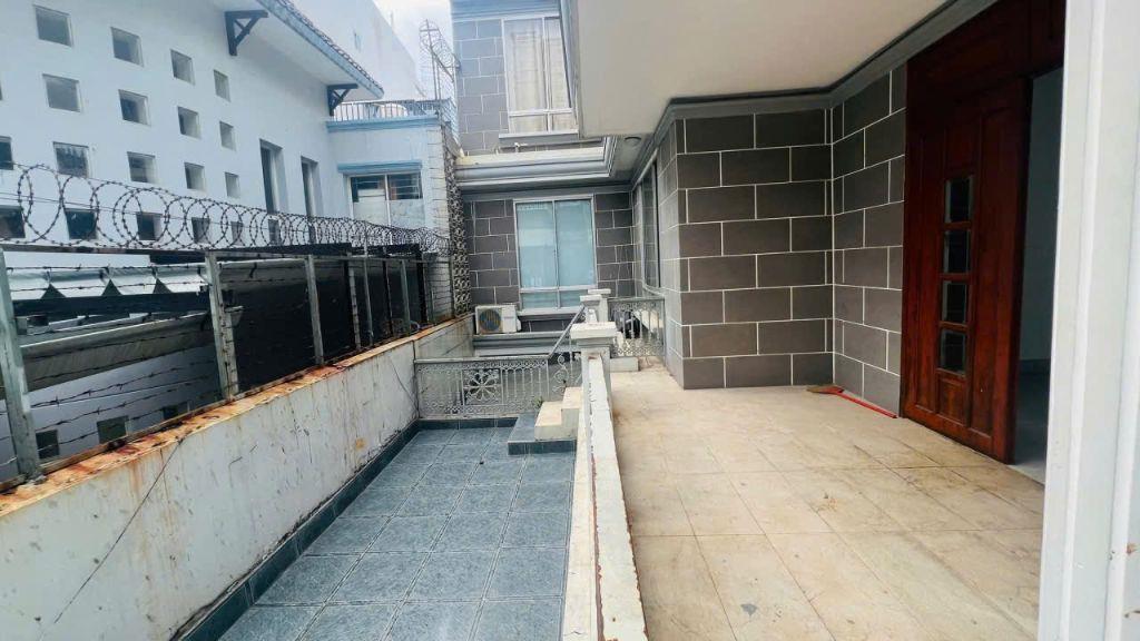 24 Tỷ! Bán Khuôn Đất Xây Cao Hẻm Xe Hơi Ngay Vincom Nguyễn Xí - 10x16m CN: 160m2