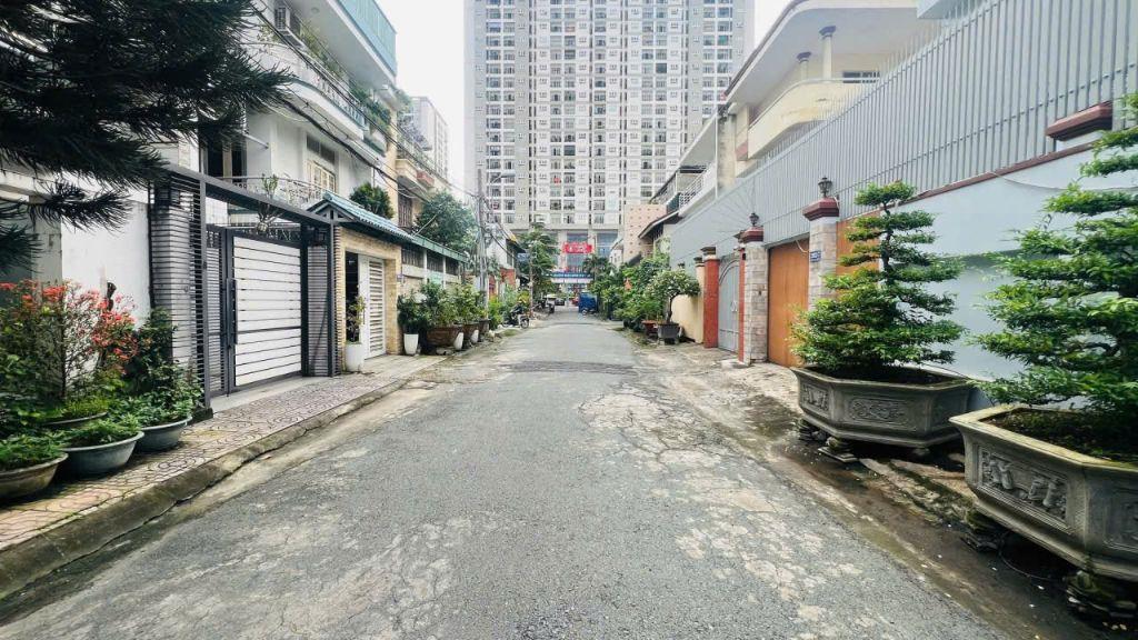 24 Tỷ! Bán Khuôn Đất Xây Cao Hẻm Xe Hơi Ngay Vincom Nguyễn Xí - 10x16m CN: 160m2