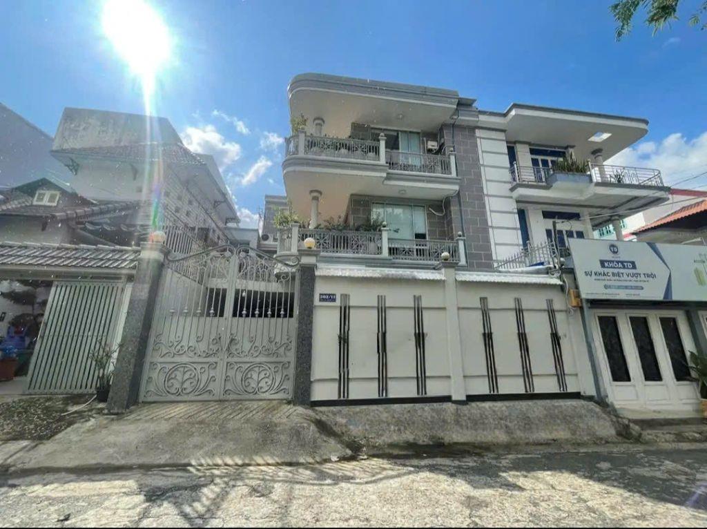 24 Tỷ! Bán Khuôn Đất Xây Cao Hẻm Xe Hơi Ngay Vincom Nguyễn Xí - 10x16m CN: 160m2