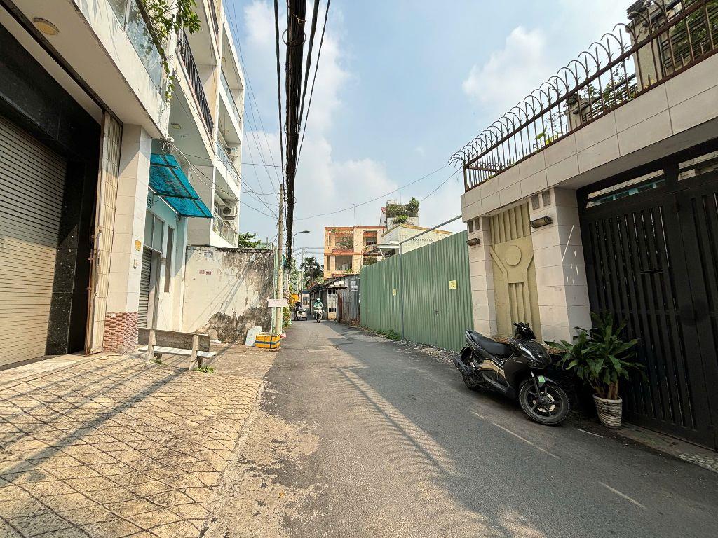 120 triệu/m2! Bán Khuôn Đất Đẹp Quốc Lộ 13 - 10x25m NH: 20m CN: 363,6m2 (Gần Khu Tầm Vu)