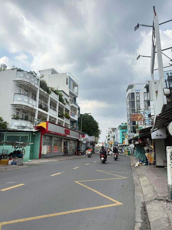 23 Tỷ! Nhà bán khuôn đất vuông 4,4x27,03m Đoạn Đẹp Nguyễn Văn Đậu, Bình Thạnh - 5 Tầng