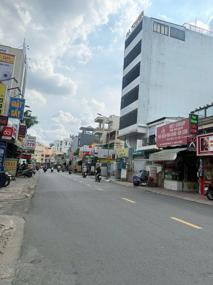 23 Tỷ! Nhà bán khuôn đất vuông 4,4x27,03m Đoạn Đẹp Nguyễn Văn Đậu, Bình Thạnh - 5 Tầng