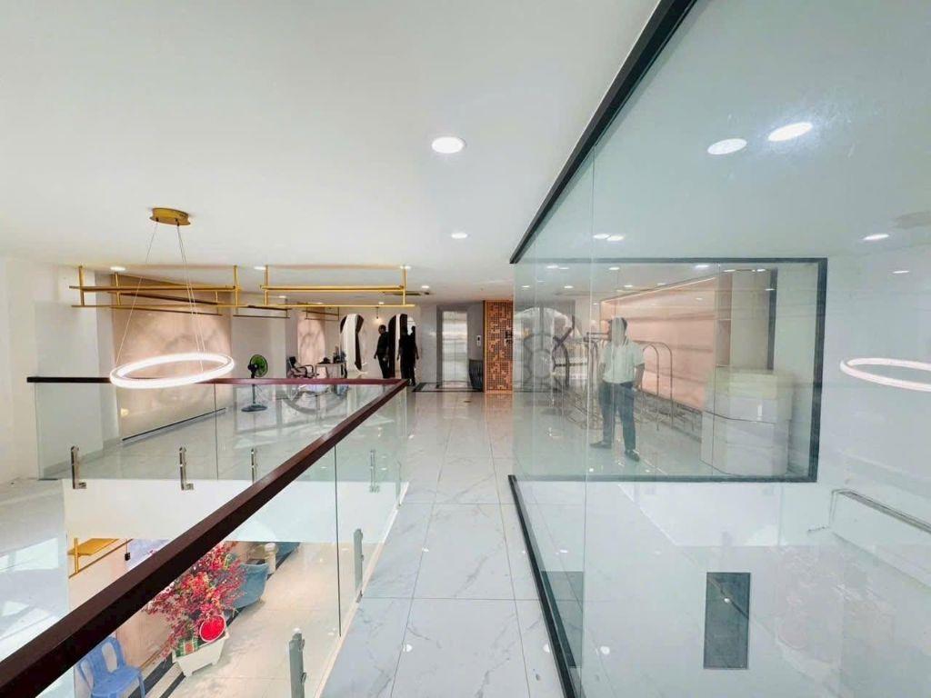 Bán tòa nhà góc 2 mặt tiền Cách Mạng Tháng 8 Quận 10 – DT 9x18m (CN 127.5m²), hầm 7 tầng