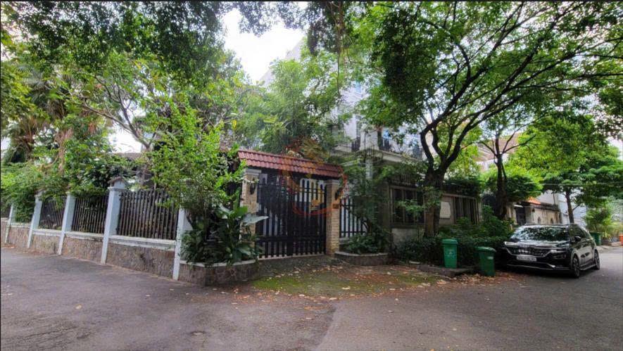Bán biệt thự 3 mặt tiền Nguyễn Văn Hưởng, P. Thảo Điền – 369m² 3 tầng – 5PN full nội thất – Giá 80 tỷ