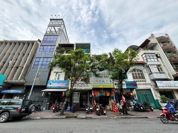 Bán nhà mặt tiền Yersin P. Bến Thành Q.1 – 68,32m² 3 tầng – Giá 40 tỷ