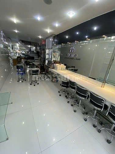 Bán mặt tiền Huỳnh Văn Bánh P.17 Phú Nhuận – 40,6m² 3 tầng – HĐT 22,5 tr/tháng < 11 Tỷ