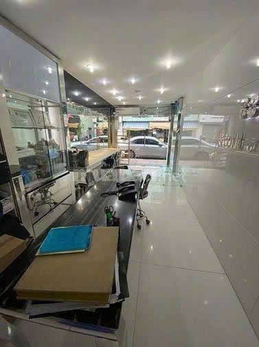 Bán mặt tiền Huỳnh Văn Bánh P.17 Phú Nhuận – 40,6m² 3 tầng – HĐT 22,5 tr/tháng < 11 Tỷ