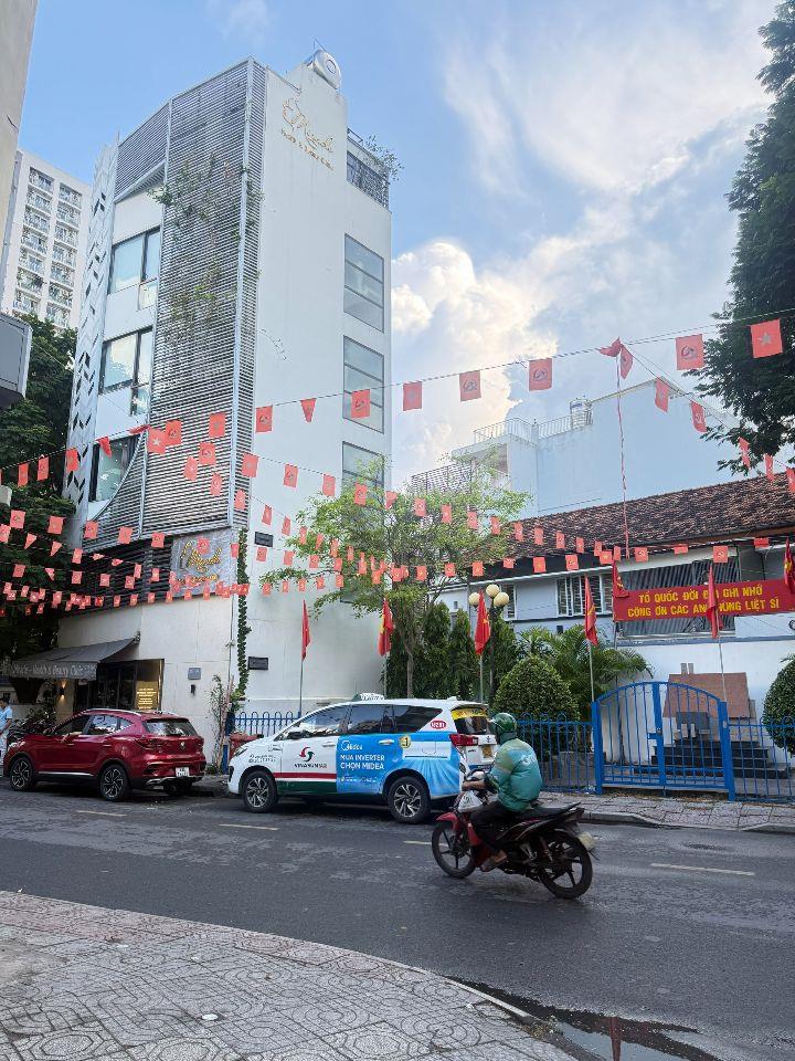 Bán Tòa Nhà CHDV Q1 - Trần Quý Khoách: 8.2x17m, Hầm 5 Tầng, HĐT 170Tr/Th 